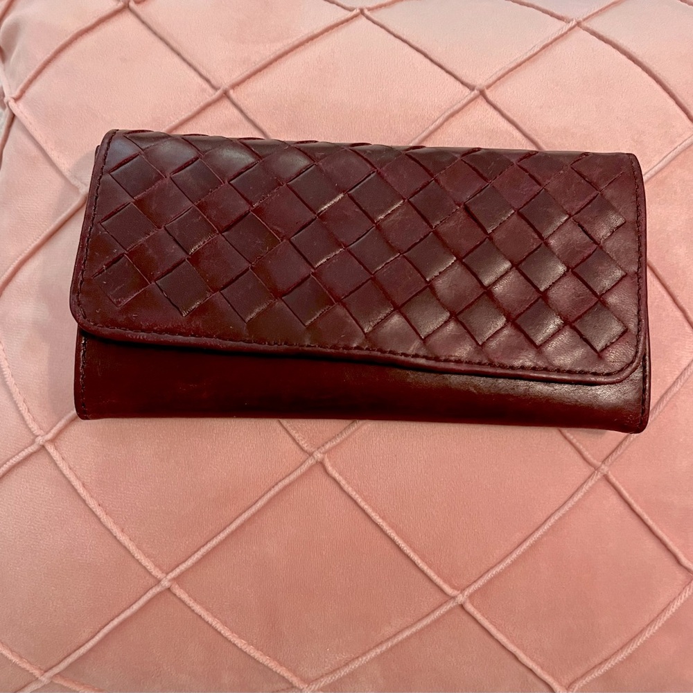 Deux Mains Wine Leather Trifold Wallet (Retired color)